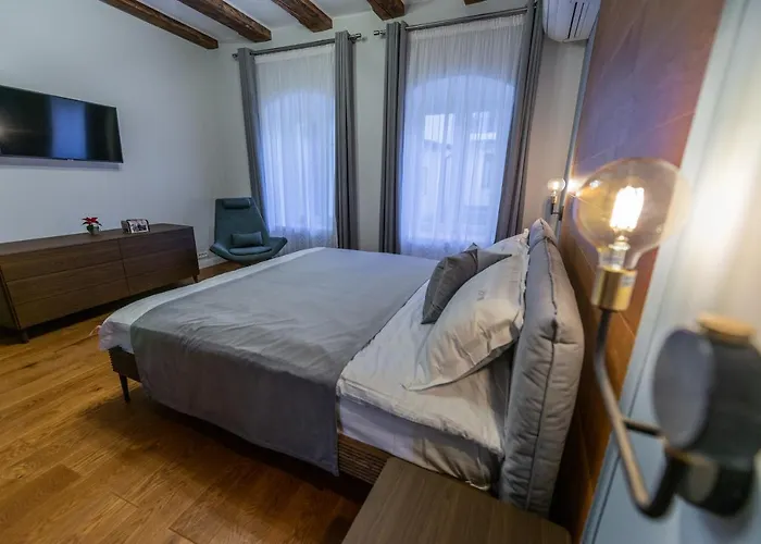 Poarta Schei 18 Daire *