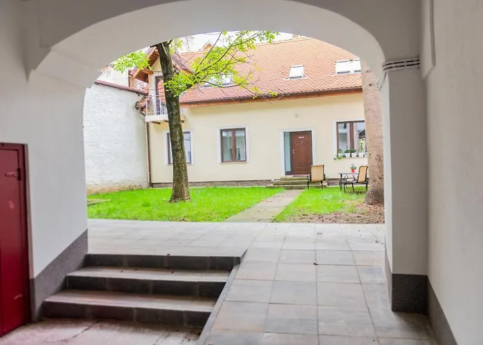 Apartment Poarta Schei 18