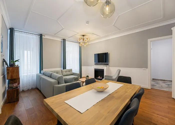 Apartment Poarta Schei 18