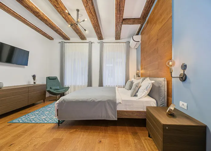 Poarta Schei 18 Daire